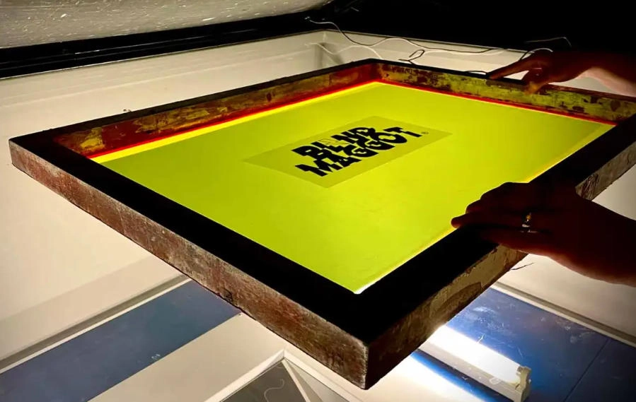 How to Create a Screen Using Emulsion: Step-by-Step Guide 5 Dry the screen printing emulsion