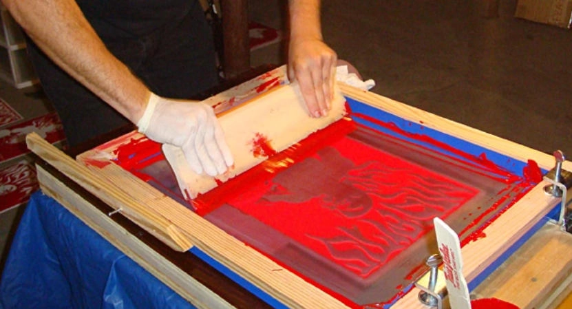 Beginner's Guide: Fixing the 5 Most Common Screen Printing Mistakes 4 Silk Screen Printing