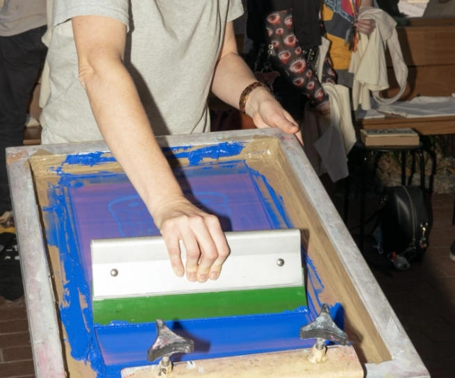 How to Choose the Right Scoop Coater and Squeegee Size for Your Screen Printing Job 5 Use Screen Printing Squeegee