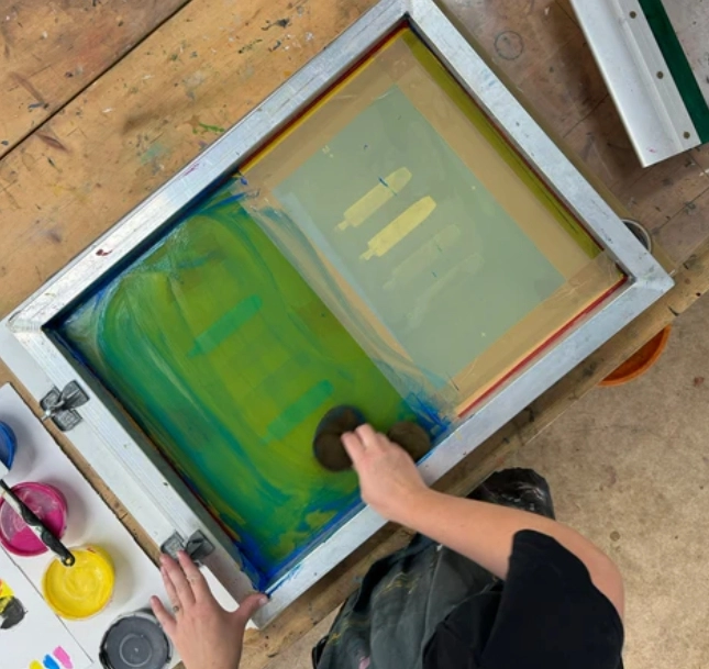 The Ultimate Guide to Four Color Process (CMYK) Screen Printing 4 manual CMYK screen printing